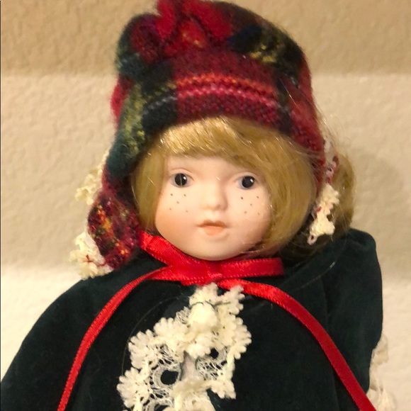 Beautiful vintage doll Christmas outfit porcelain - Picture 2 of 8
